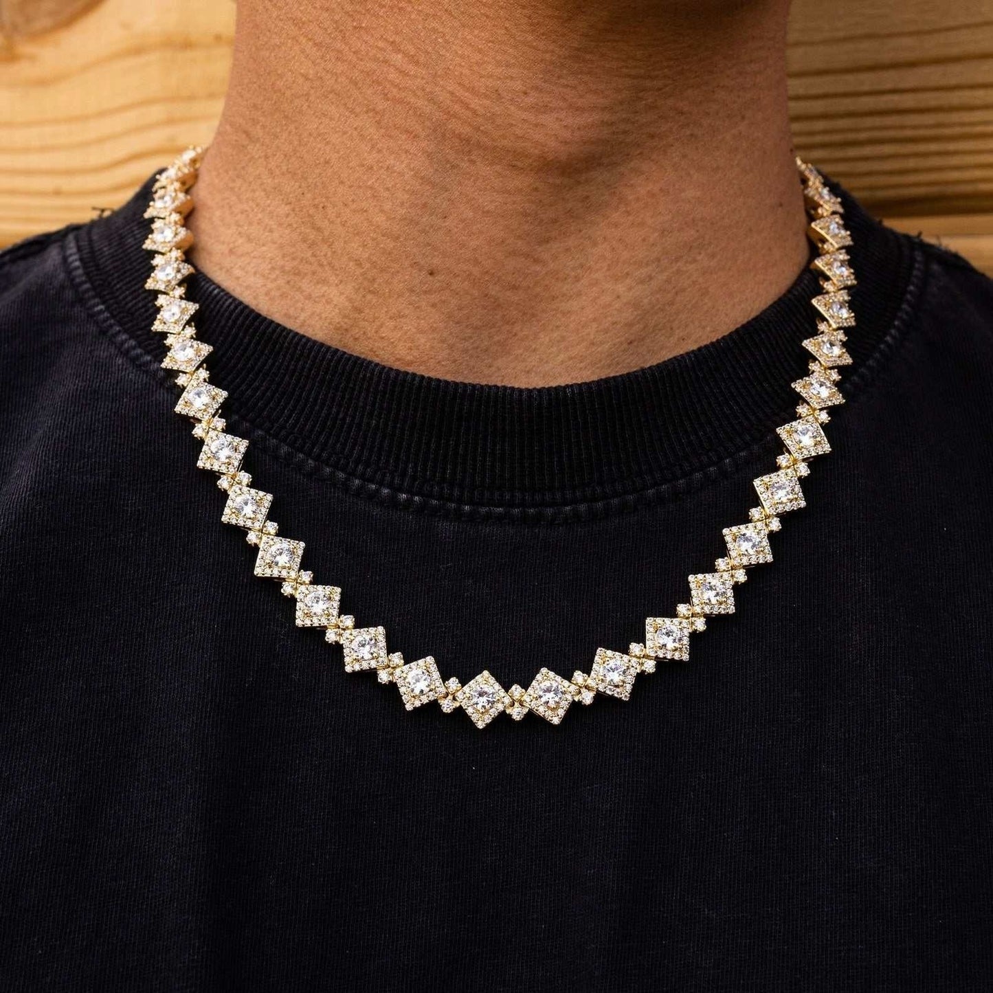 Cloister Link Chain in Yellow Gold - 10mm